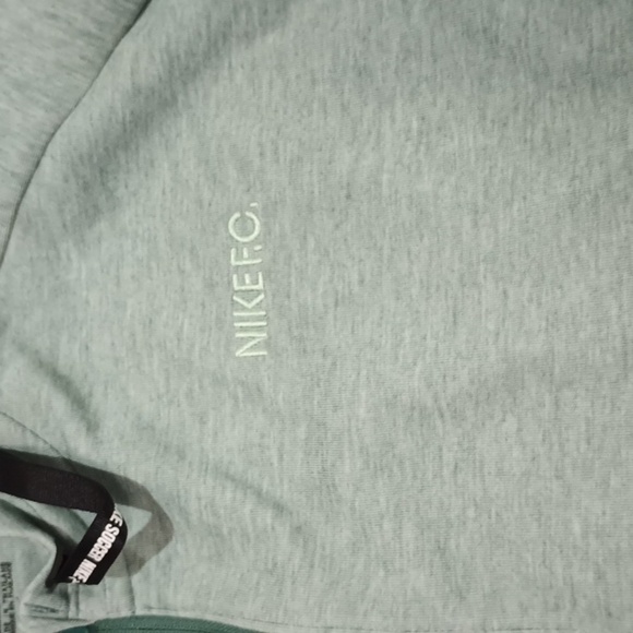 Nike Green Dri-Fit Cropped Half Zip Heathered Light Weight Hoodie A14 - Picture 3 of 10